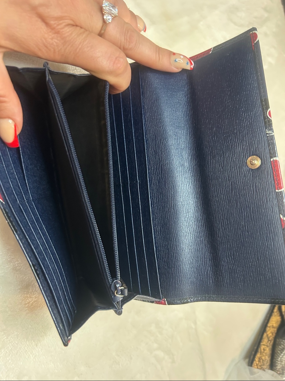 Gucci Navy Wallet LIMITED EDITION with Red Heart Print and Gold Logo NWOT - Picture 12 of 12